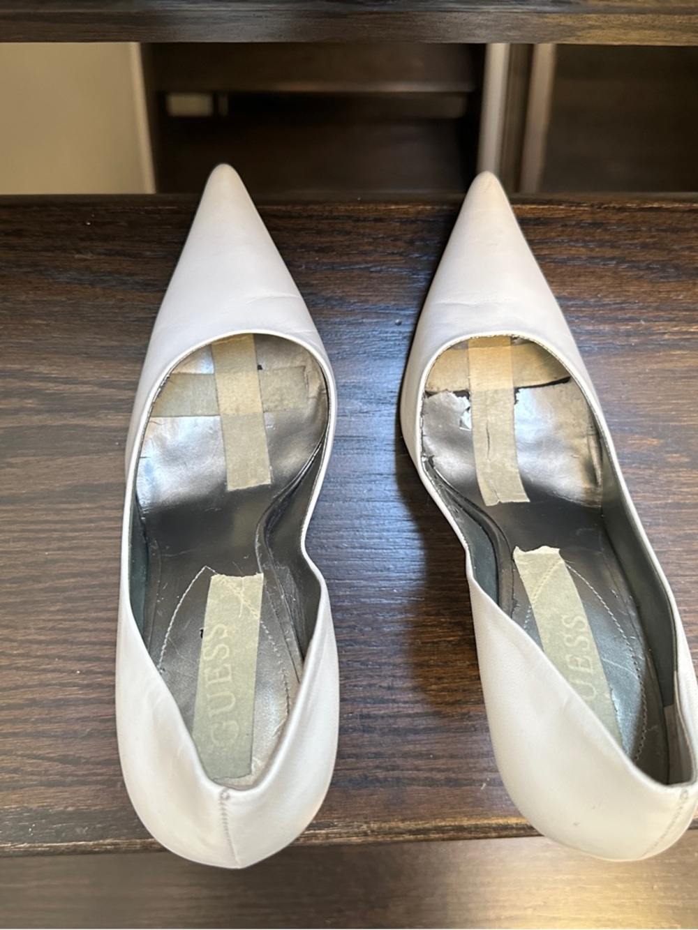 GUESS Cream Pointed Toe Leather Pumps